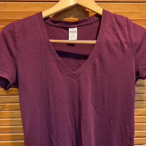 PINK VS tshirt burgundy/purple - Picture 2 of 3